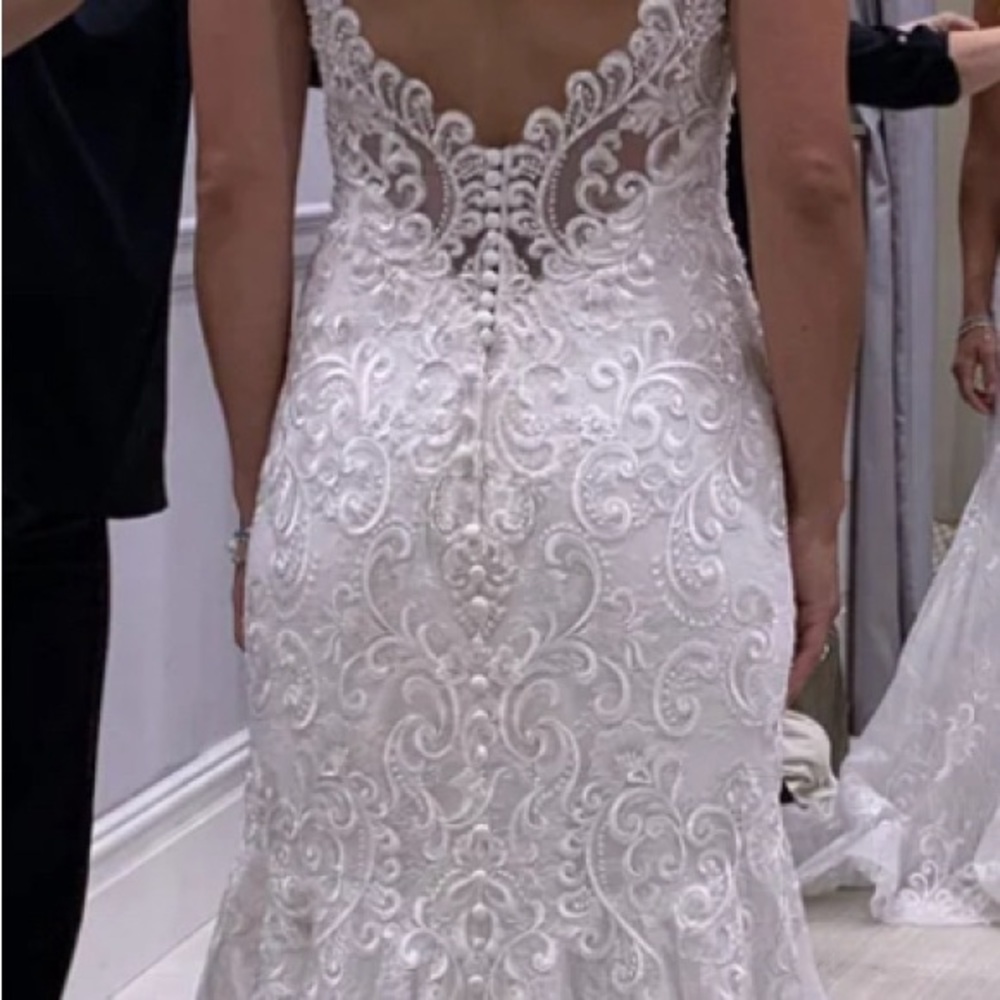 perfect sleeveless fit, lare gown,stylish classic taste.beautifully embroidered - Picture 4 of 11